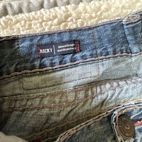 True Religion Men's Ricky Relaxed Straight Jeans Size 40 DistressedRed Stitching - Picture 2 of 11